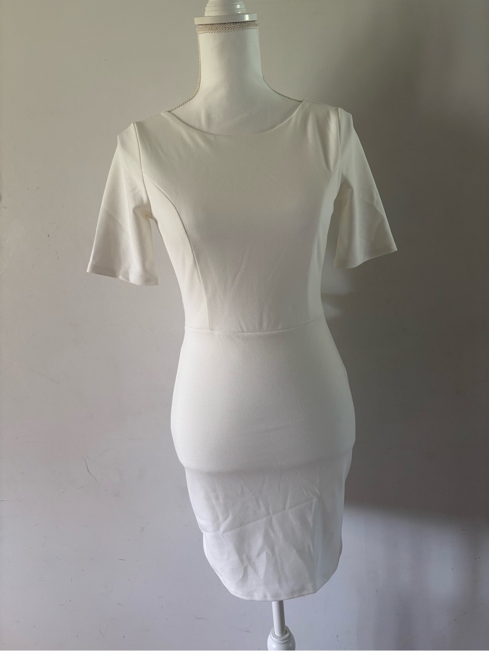 Blue Blush White Fitted Midi Dress Size Medium
